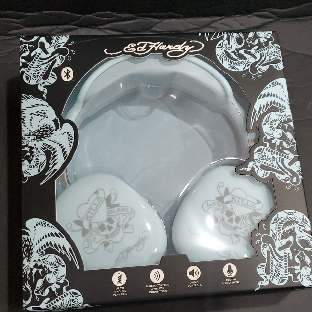 Ed Hardy baby blue wireless Bluetooth headphones brand new‎